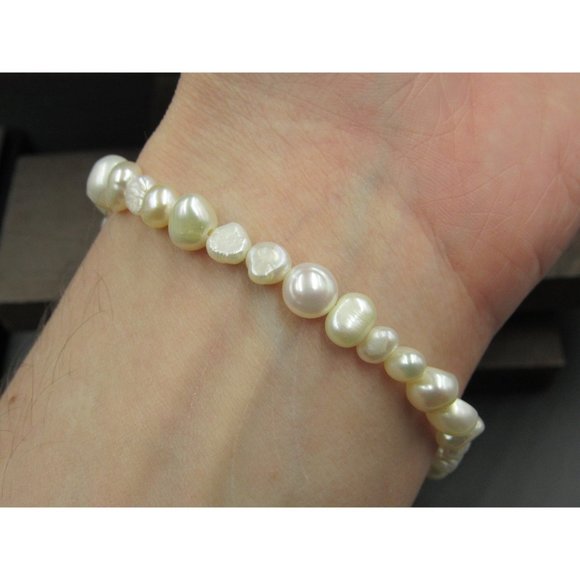7 Inch White Genuine Pearls Expandable Bracelet - Picture 3 of 5